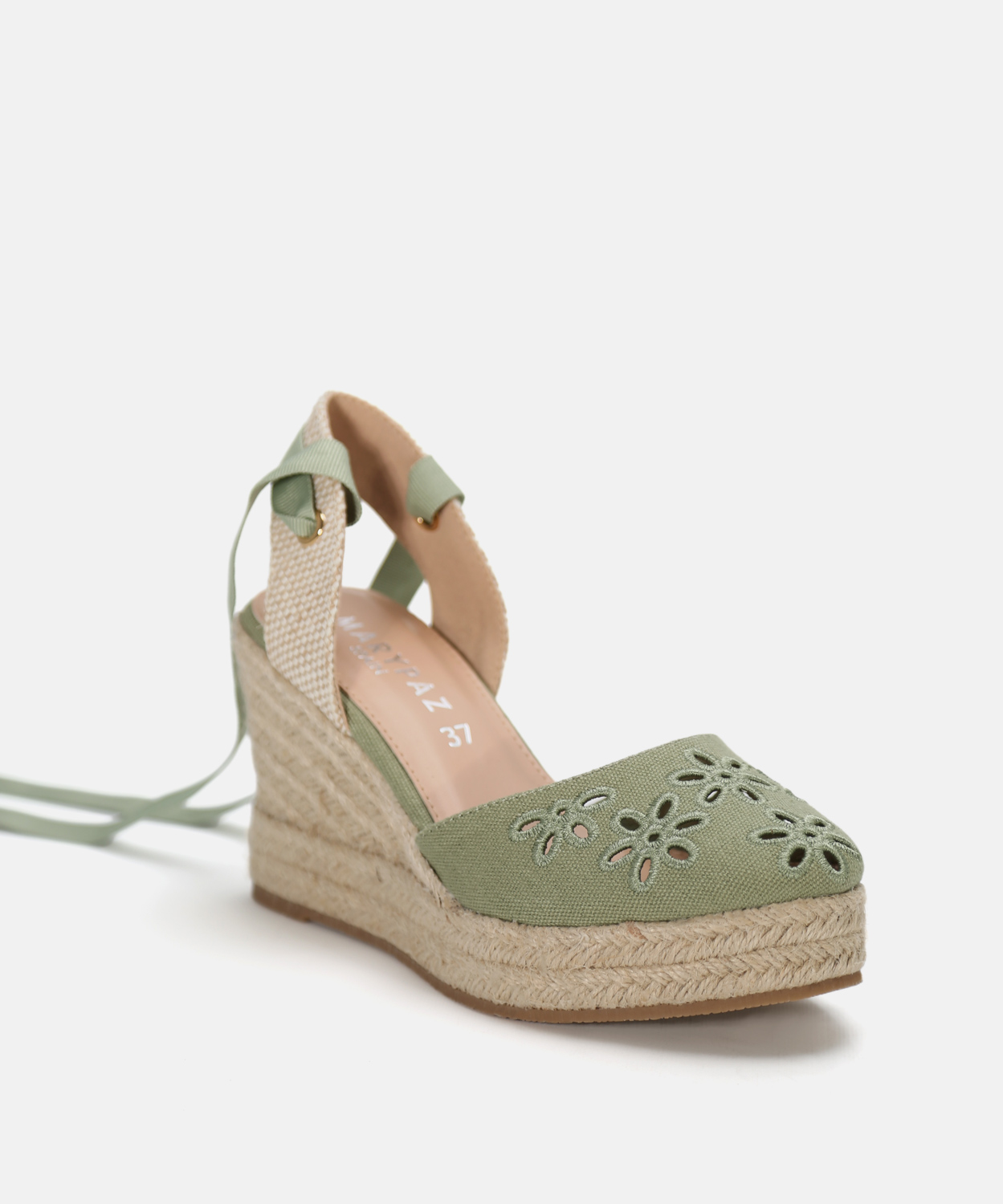 Cu&ntilde;a bordado flores image number null